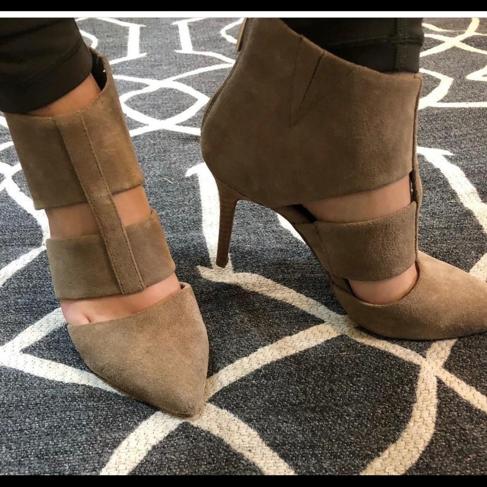 Tahari Heels